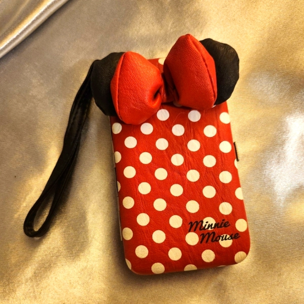 Iphone wristlet